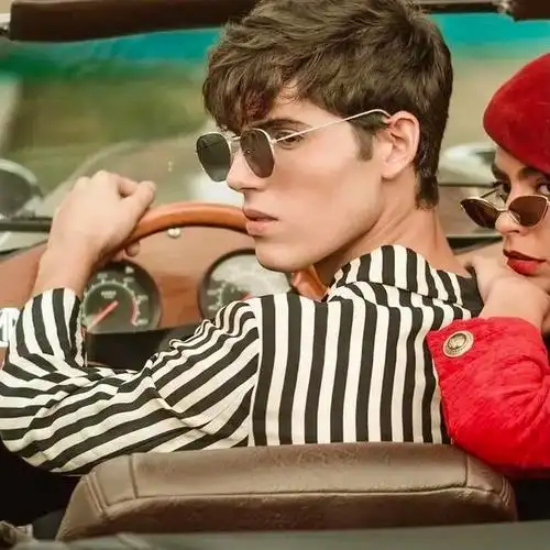 6686体育app铁牌作者Gianna