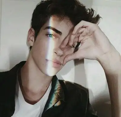 6686体育app钻石作者Avery